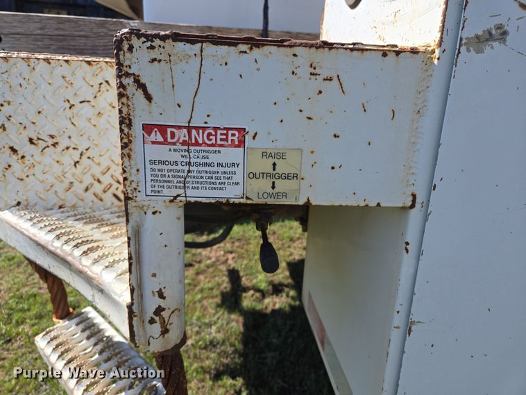 image for item ED2512 2000 International 4700 bucket truck