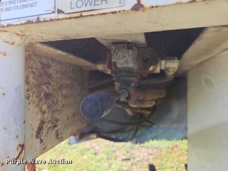 image for item ED2512 2000 International 4700 bucket truck