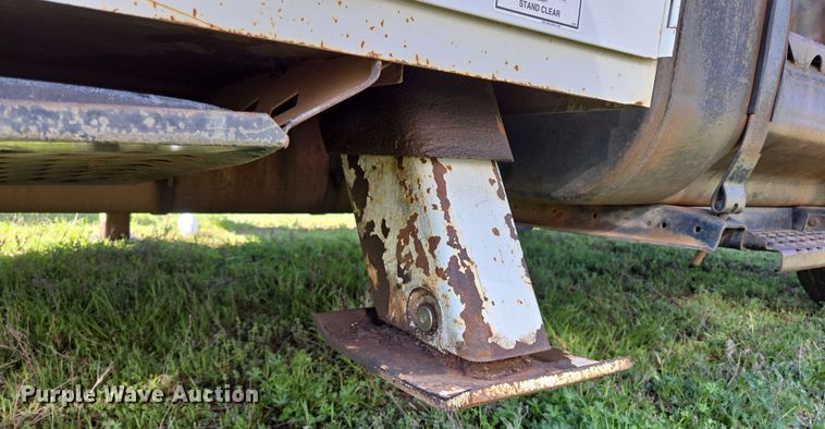 image for item ED2512 2000 International 4700 bucket truck