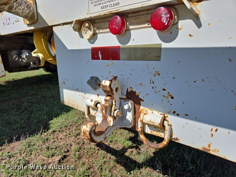 image for item ED2512 2000 International 4700 bucket truck