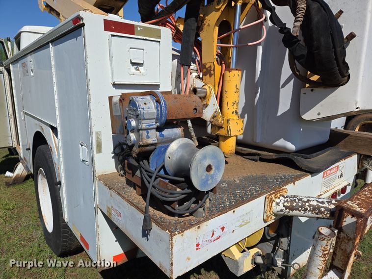image for item ED2512 2000 International 4700 bucket truck
