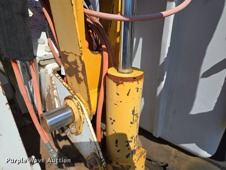 image for item ED2512 2000 International 4700 bucket truck