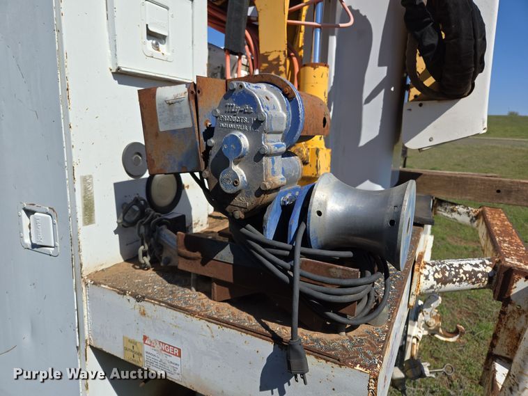 image for item ED2512 2000 International 4700 bucket truck