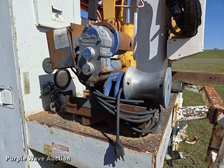 image for item ED2512 2000 International 4700 bucket truck