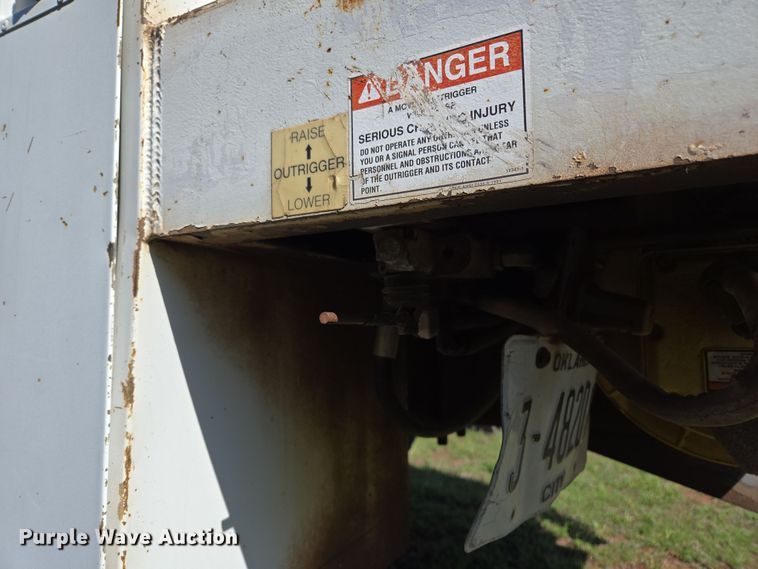 image for item ED2512 2000 International 4700 bucket truck