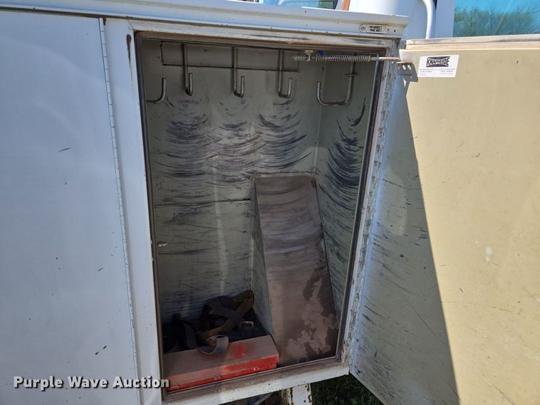 image for item ED2512 2000 International 4700 bucket truck