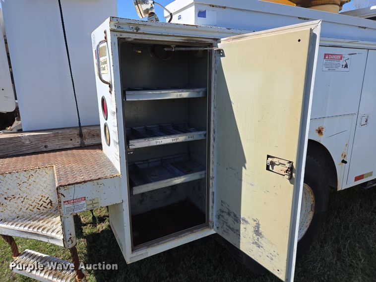 image for item ED2512 2000 International 4700 bucket truck