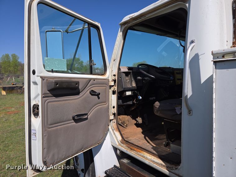 image for item ED2512 2000 International 4700 bucket truck