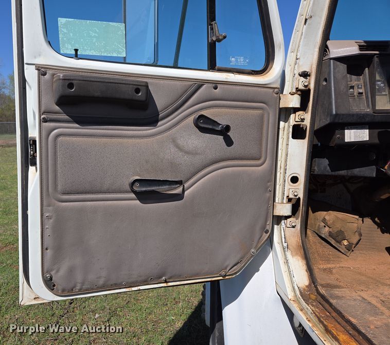 image for item ED2512 2000 International 4700 bucket truck