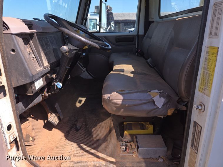 image for item ED2512 2000 International 4700 bucket truck