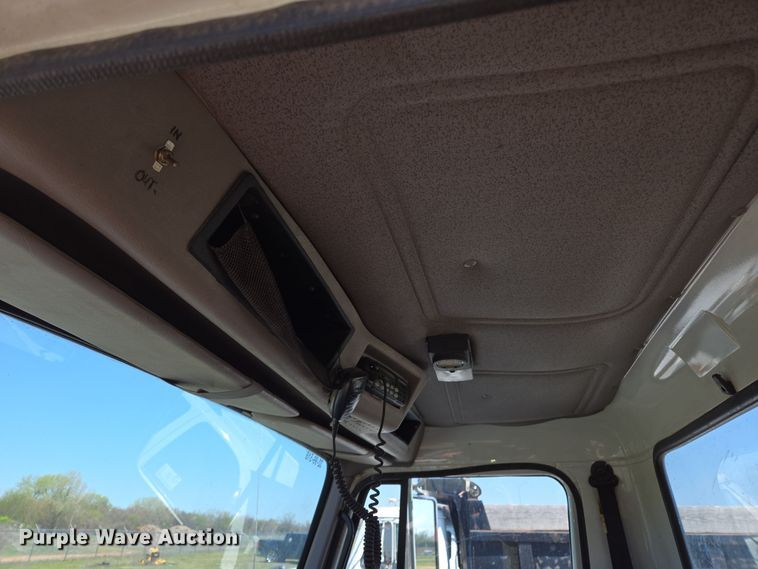 image for item ED2512 2000 International 4700 bucket truck