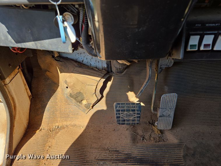 image for item ED2512 2000 International 4700 bucket truck