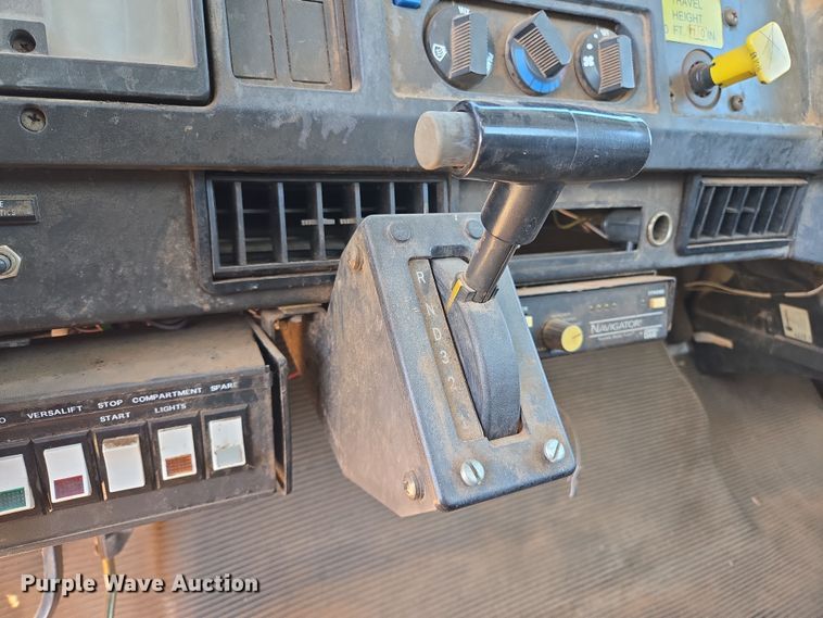 image for item ED2512 2000 International 4700 bucket truck