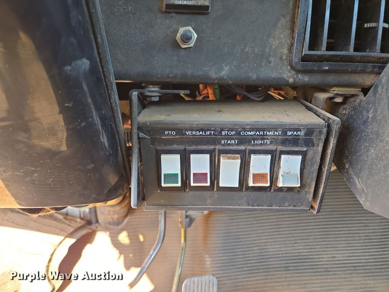 image for item ED2512 2000 International 4700 bucket truck