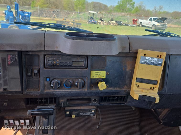 image for item ED2512 2000 International 4700 bucket truck