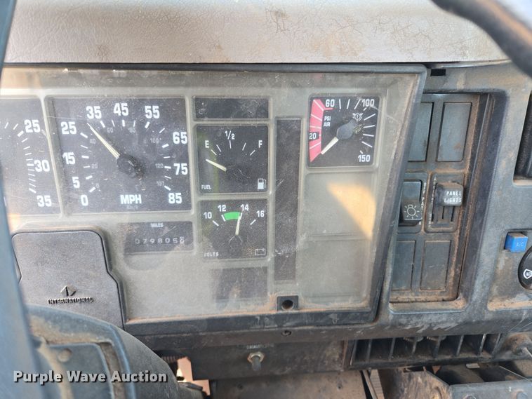 image for item ED2512 2000 International 4700 bucket truck