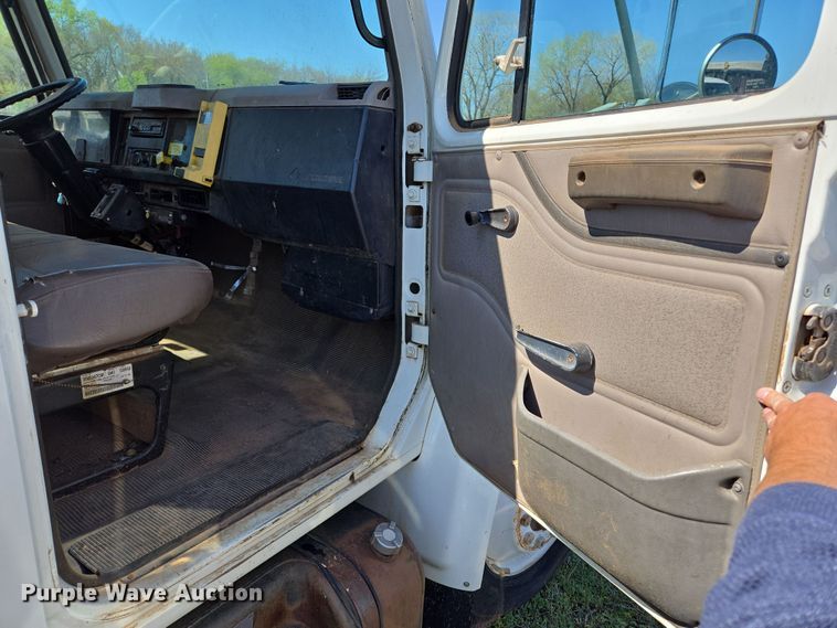 image for item ED2512 2000 International 4700 bucket truck