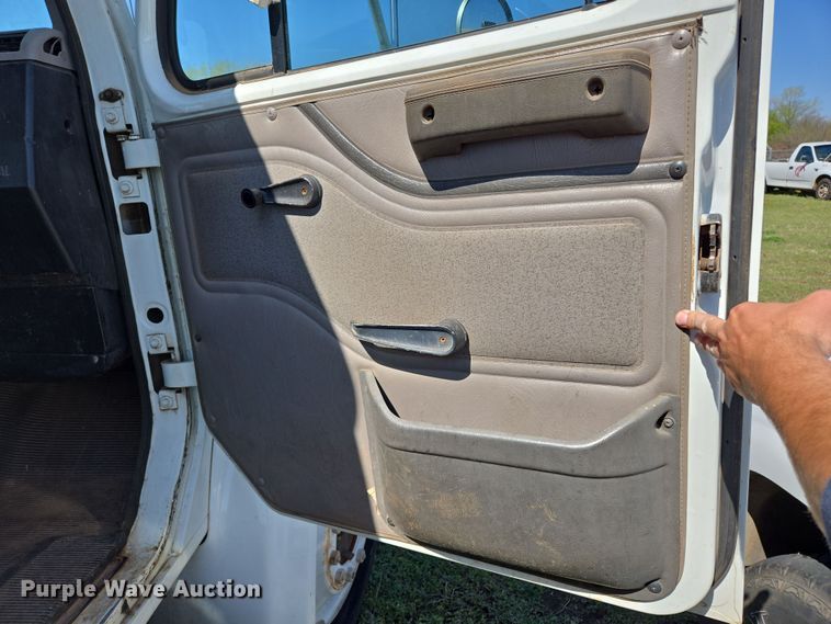 image for item ED2512 2000 International 4700 bucket truck