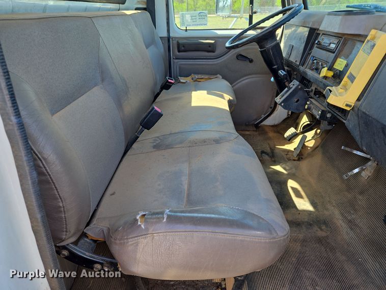 image for item ED2512 2000 International 4700 bucket truck