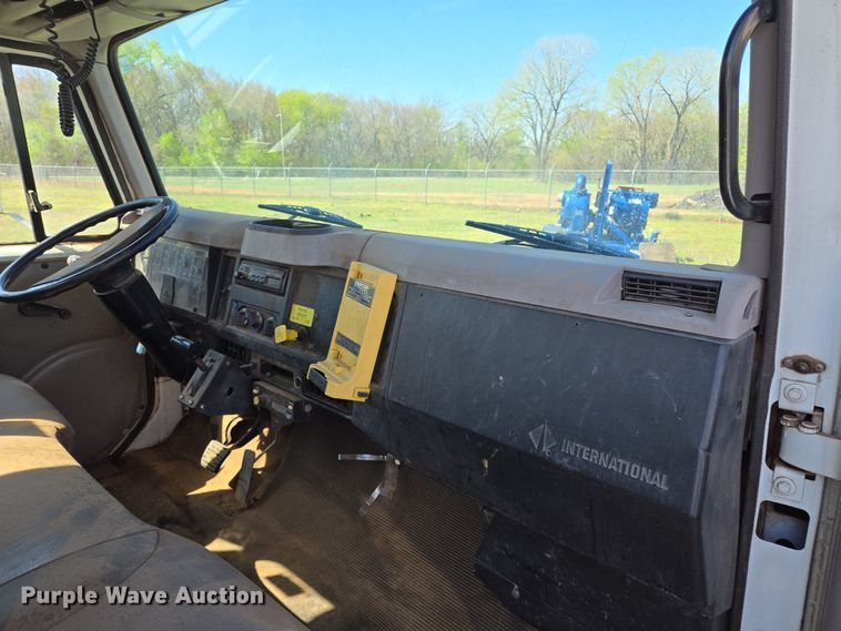 image for item ED2512 2000 International 4700 bucket truck