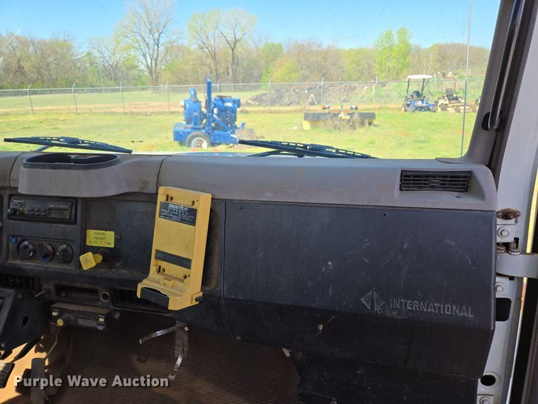 image for item ED2512 2000 International 4700 bucket truck