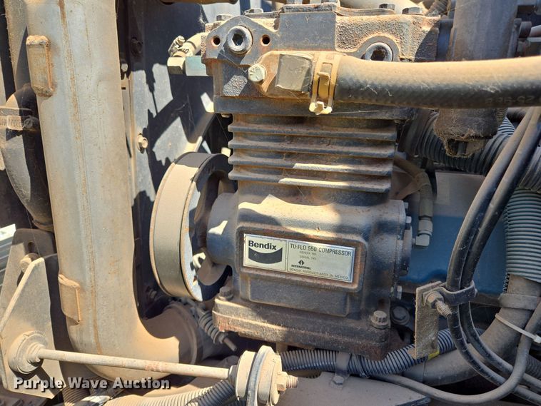 image for item ED2512 2000 International 4700 bucket truck