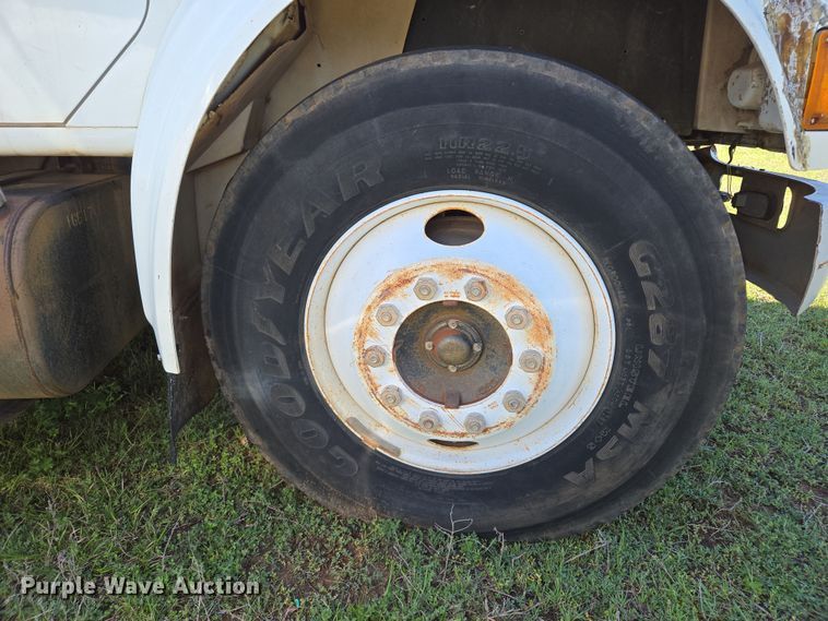 image for item ED2512 2000 International 4700 bucket truck