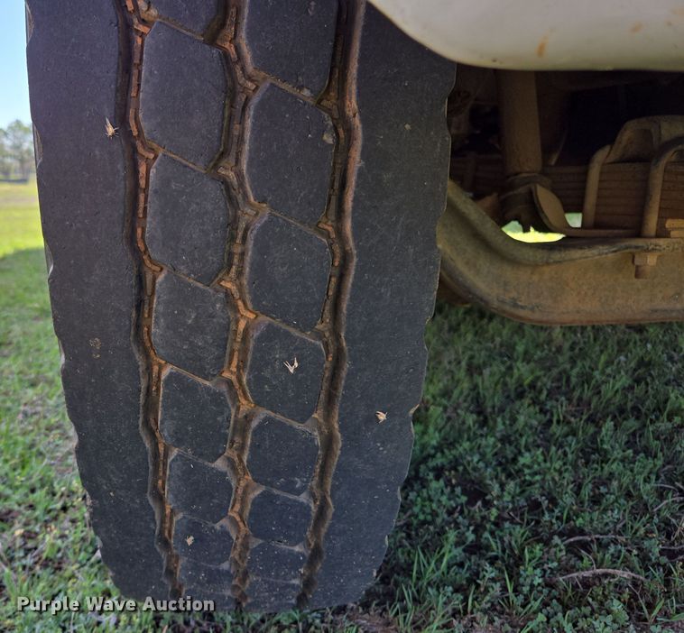 image for item ED2512 2000 International 4700 bucket truck