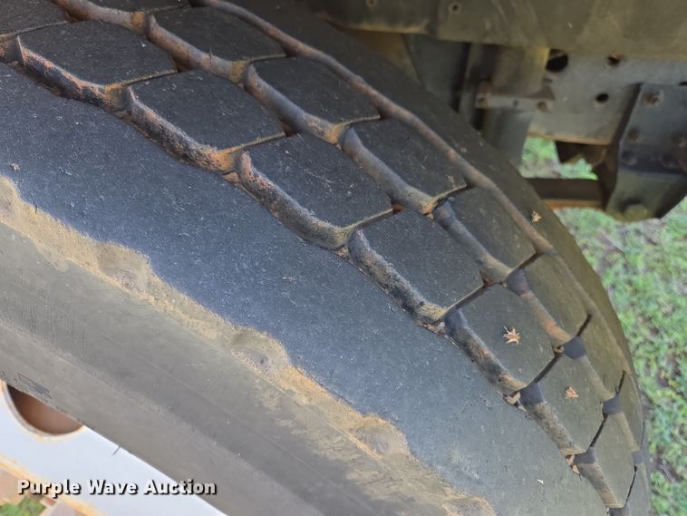 image for item ED2512 2000 International 4700 bucket truck