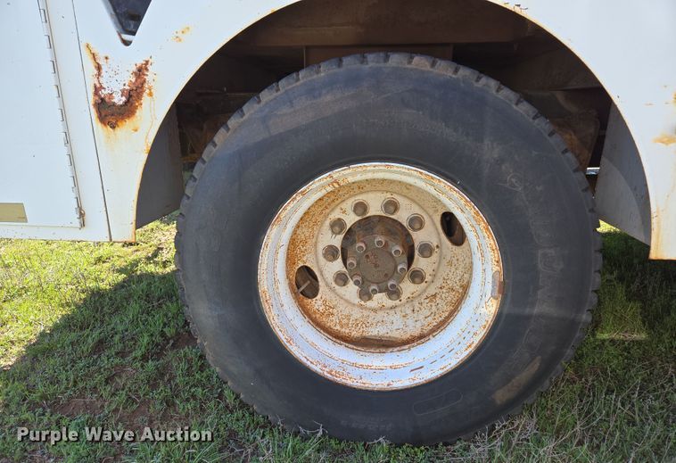 image for item ED2512 2000 International 4700 bucket truck