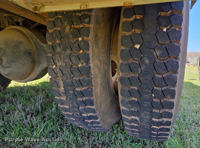 image for item ED2512 2000 International 4700 bucket truck