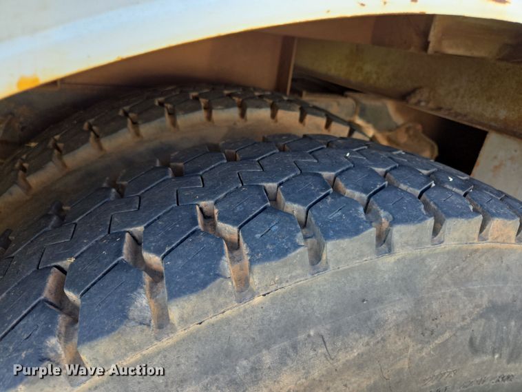 image for item ED2512 2000 International 4700 bucket truck