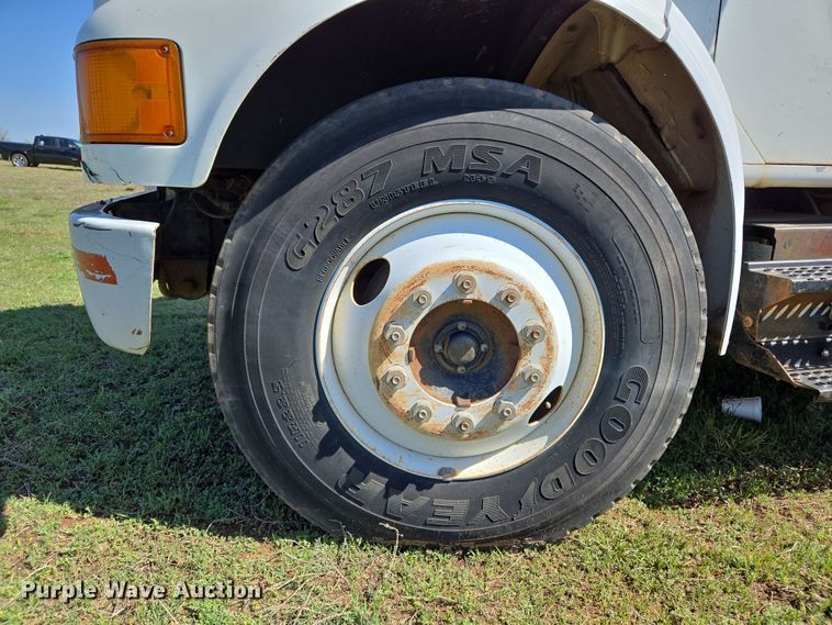 image for item ED2512 2000 International 4700 bucket truck