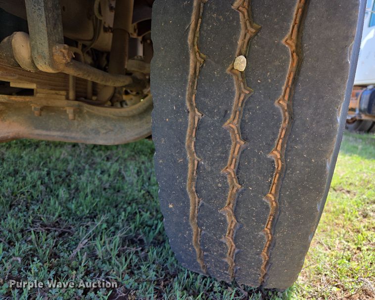 image for item ED2512 2000 International 4700 bucket truck