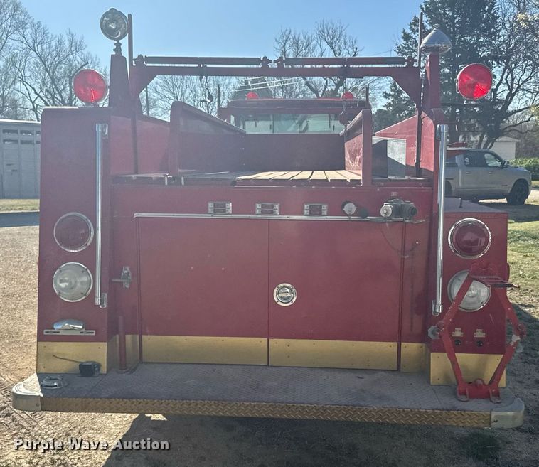 image for item EG6390 1971 International C0 8190 pumper fire truck