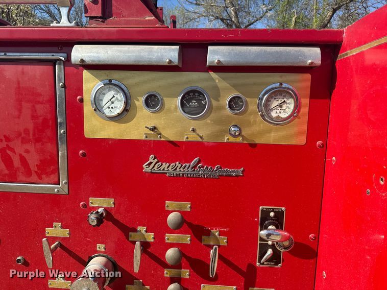 image for item EG6390 1971 International C0 8190 pumper fire truck