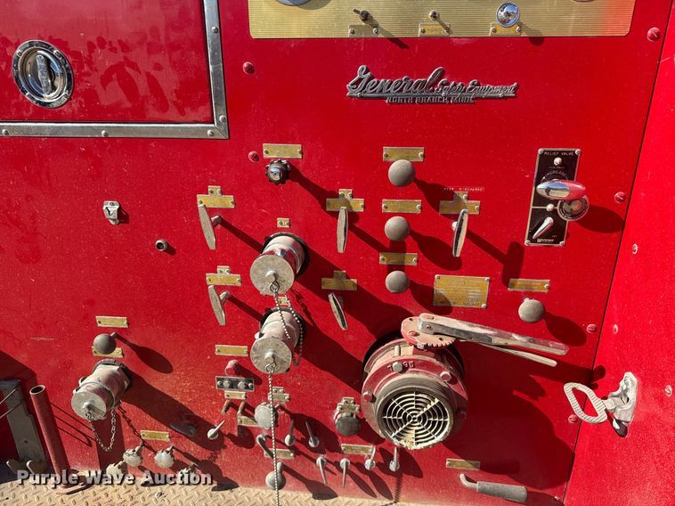 image for item EG6390 1971 International C0 8190 pumper fire truck