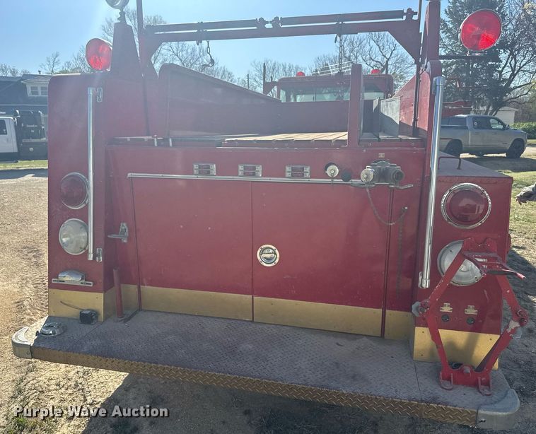 image for item EG6390 1971 International C0 8190 pumper fire truck