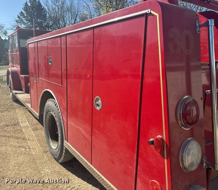 image for item EG6390 1971 International C0 8190 pumper fire truck