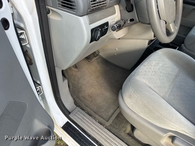 image for item EG6392 2004 Ford Freestar S van