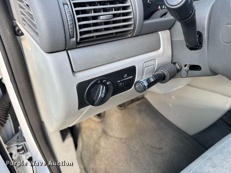 image for item EG6392 2004 Ford Freestar S van