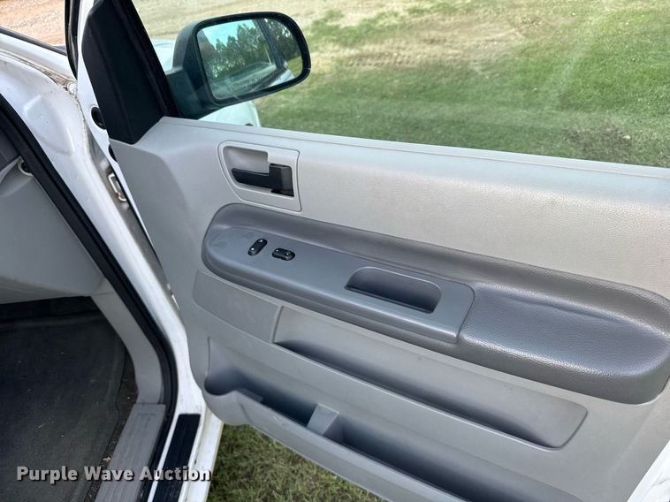 image for item EG6392 2004 Ford Freestar S van