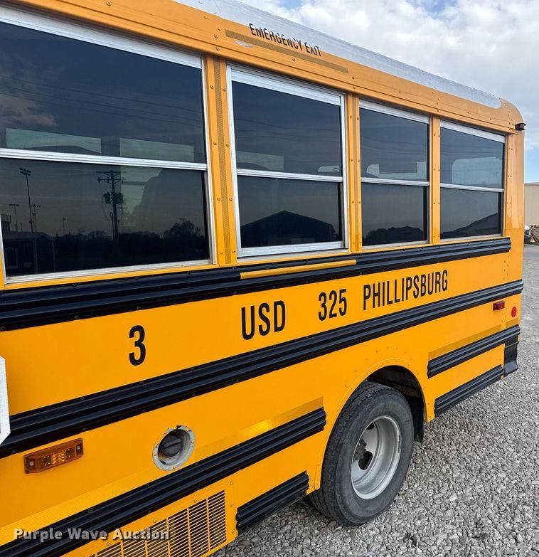 image for item EG6397 2015 Thomas Built Savana G4500 school bus