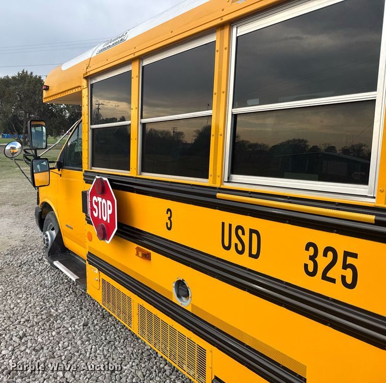 image for item EG6397 2015 Thomas Built Savana G4500 school bus