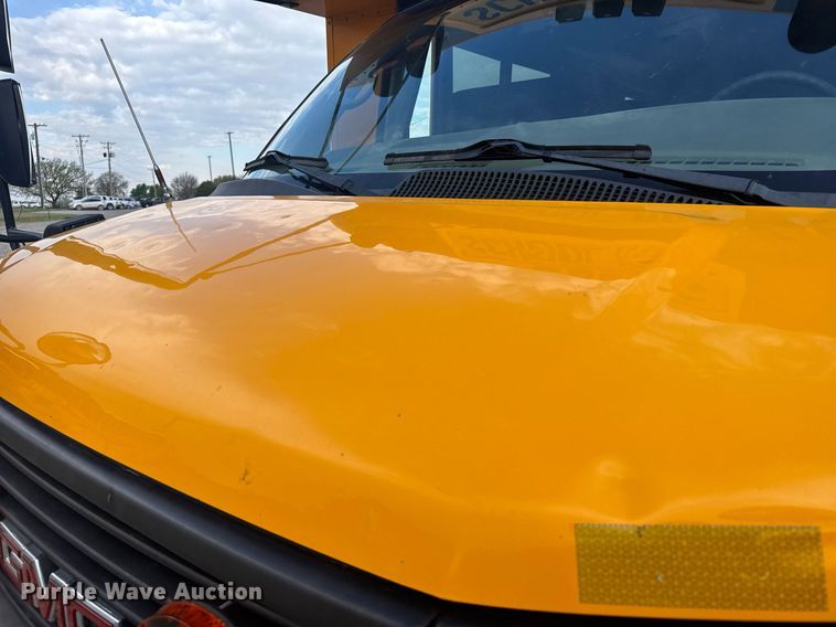 image for item EG6397 2015 Thomas Built Savana G4500 school bus