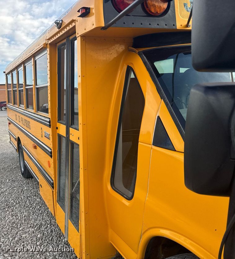 image for item EG6397 2015 Thomas Built Savana G4500 school bus