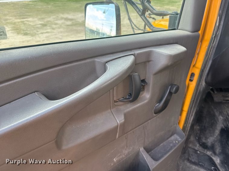 image for item EG6397 2015 Thomas Built Savana G4500 school bus