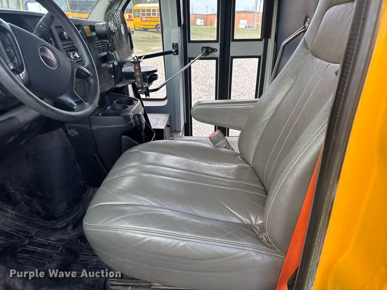 image for item EG6397 2015 Thomas Built Savana G4500 school bus