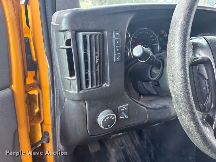 image for item EG6397 2015 Thomas Built Savana G4500 school bus