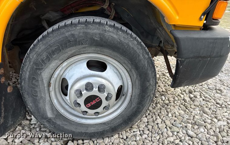 image for item EG6397 2015 Thomas Built Savana G4500 school bus